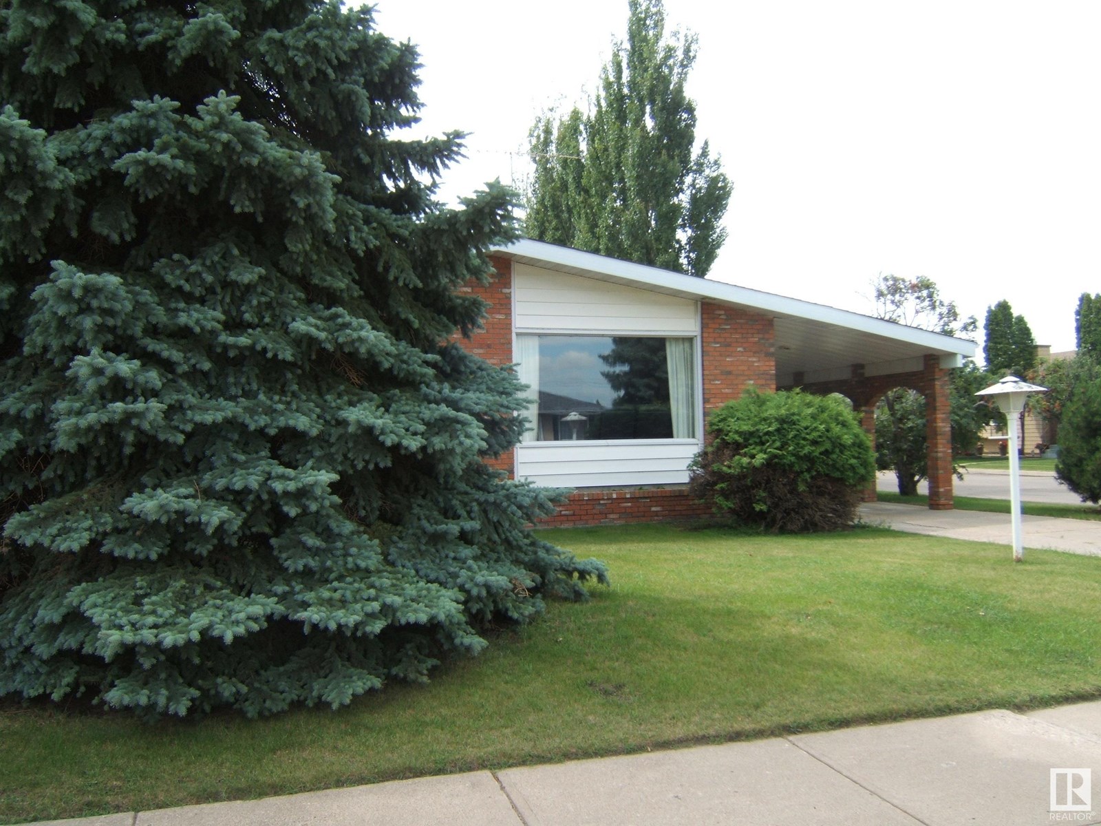 Photo 25 of 5125 45 Av, Vegreville AB