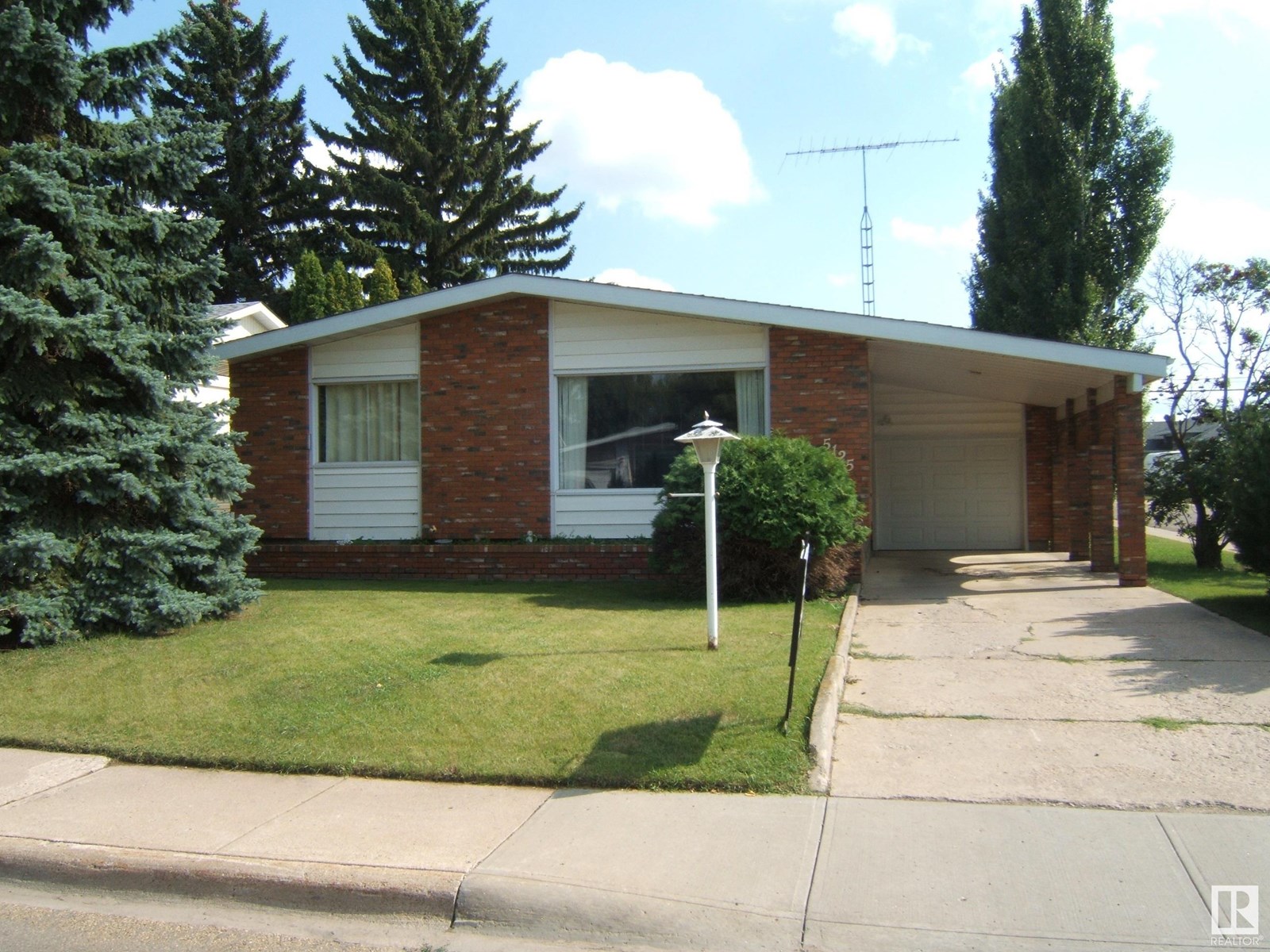 Photo 5 of 5125 45 Av, Vegreville AB