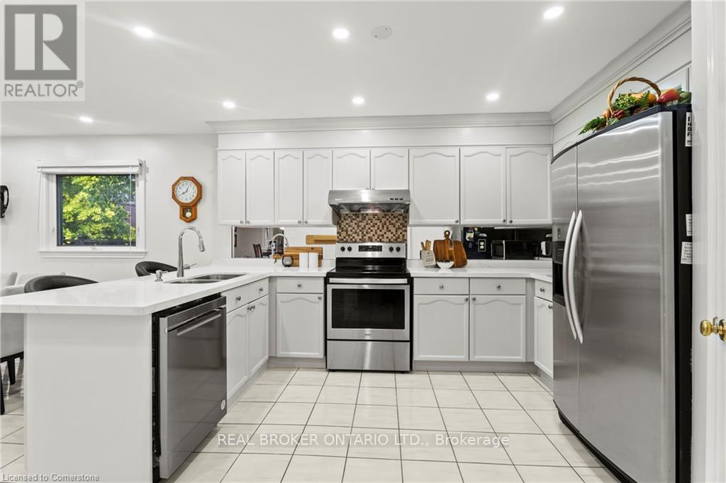Photo 27 of 3407 Clayton Road, Mississauga ON