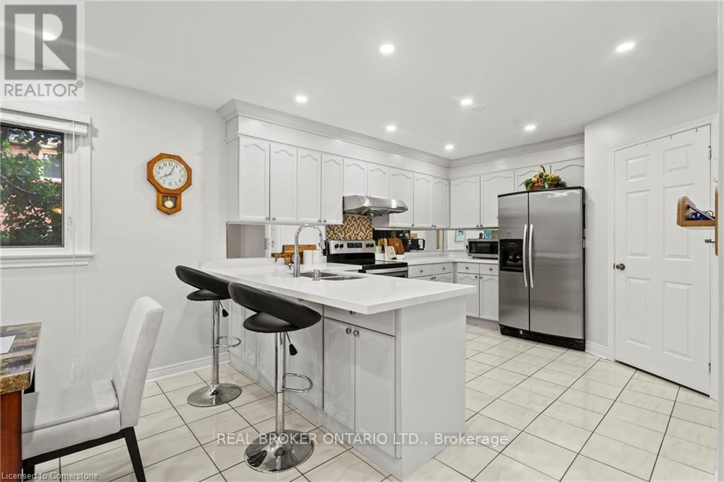 Photo 1 of 3407 Clayton Road, Mississauga ON