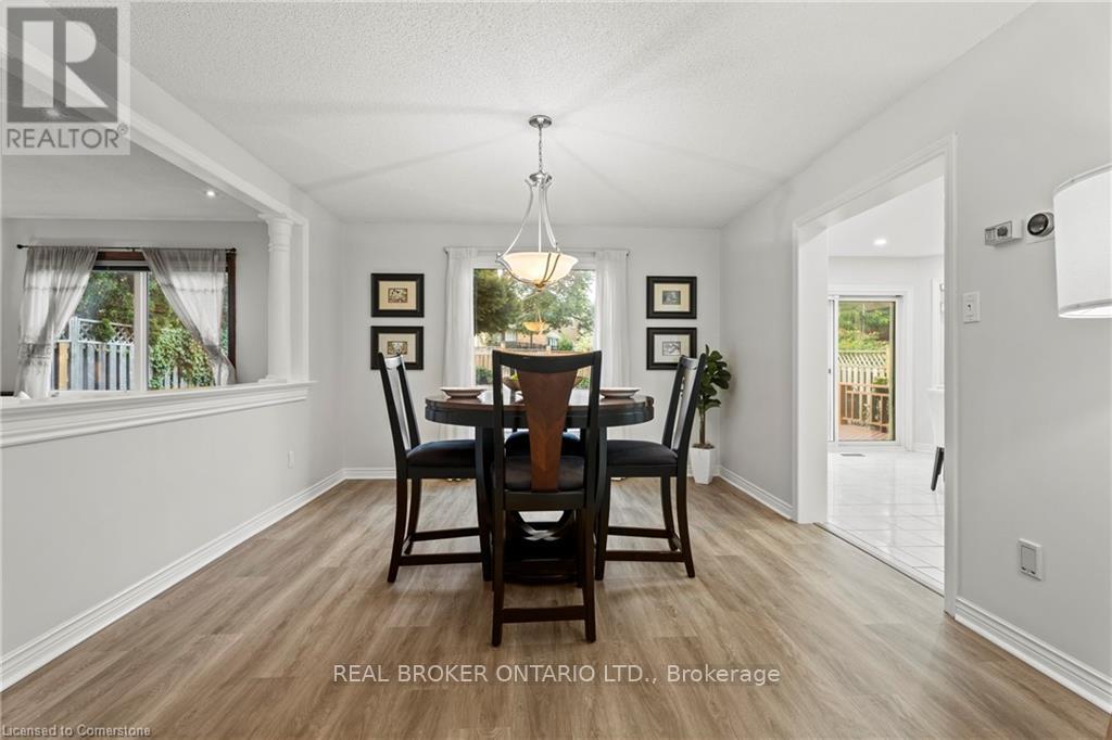 Photo 2 of 3407 Clayton Road, Mississauga ON