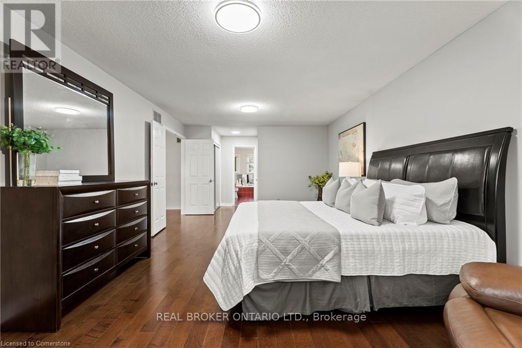 Photo 28 of 3407 Clayton Road, Mississauga ON