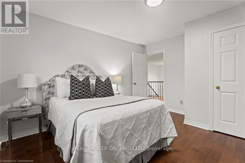 Photo 34 of 3407 Clayton Road, Mississauga ON