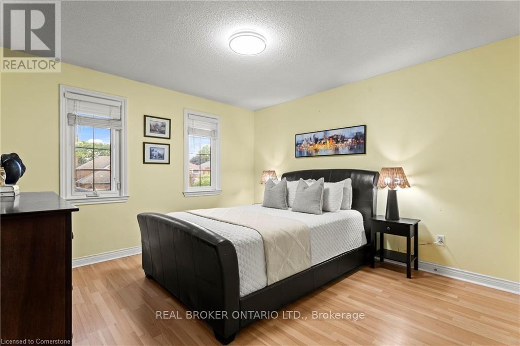 Photo 10 of 3407 Clayton Road, Mississauga ON