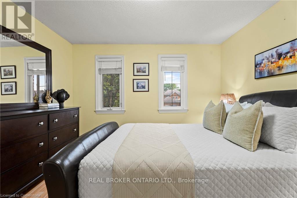 Photo 36 of 3407 Clayton Road, Mississauga ON
