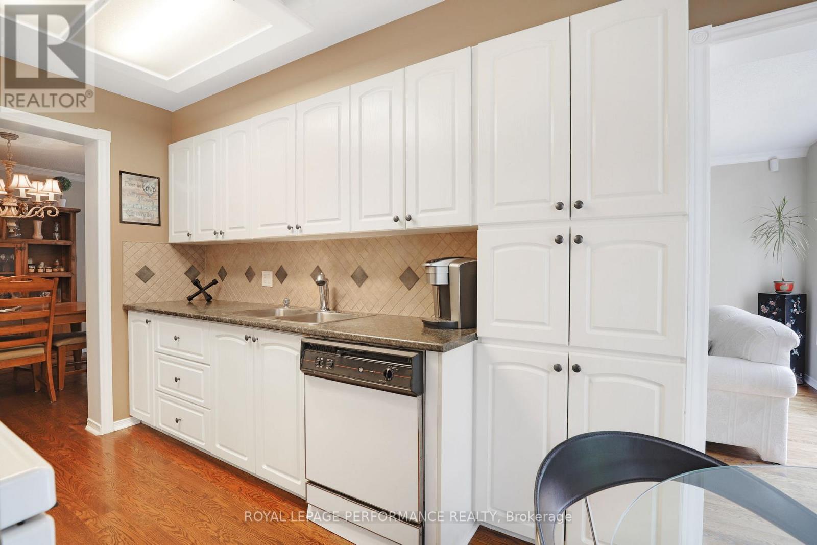 Photo 10 of 104 Stonebriar Drive, Ottawa ON