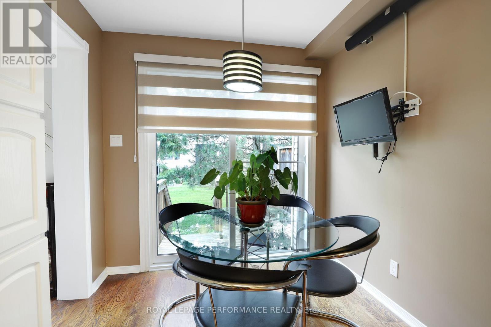 Photo 12 of 104 Stonebriar Drive, Ottawa ON