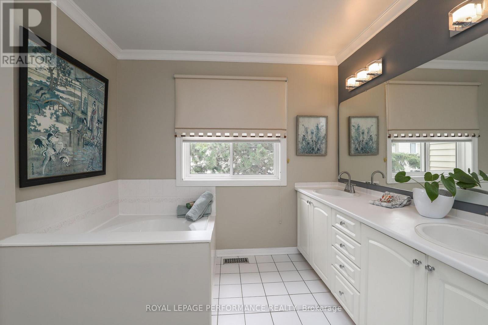 Photo 16 of 104 Stonebriar Drive, Ottawa ON