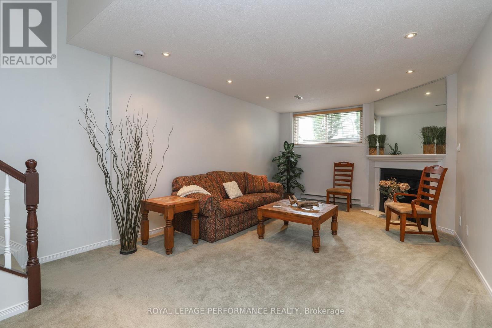 Photo 23 of 104 Stonebriar Drive, Ottawa ON
