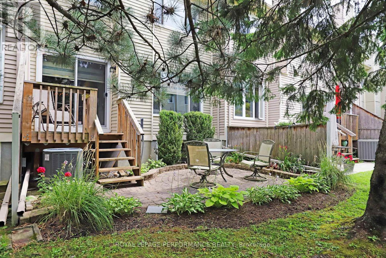 Photo 25 of 104 Stonebriar Drive, Ottawa ON