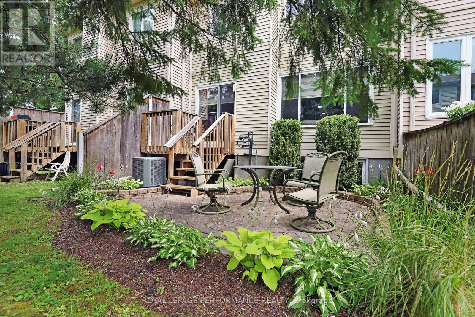 Photo 26 of 104 Stonebriar Drive, Ottawa ON