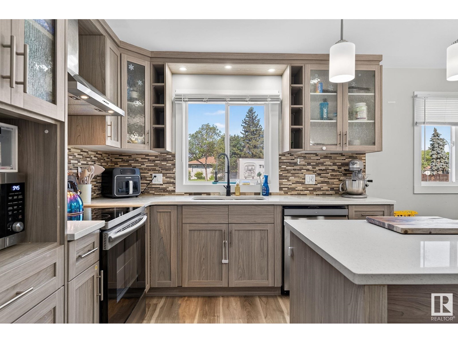 Photo 21 of 9479 75 St Nw, Edmonton AB