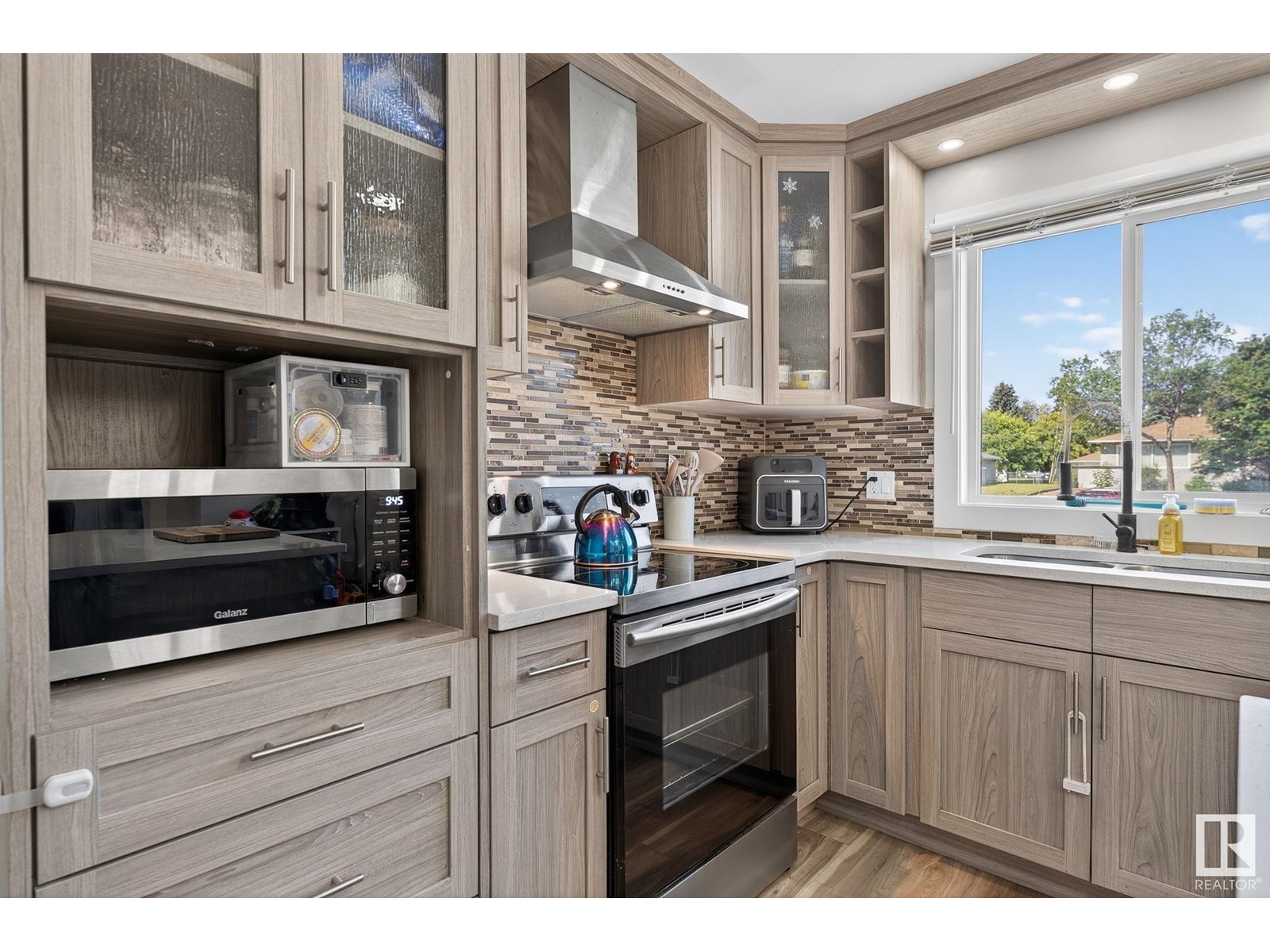 Photo 20 of 9479 75 St Nw, Edmonton AB