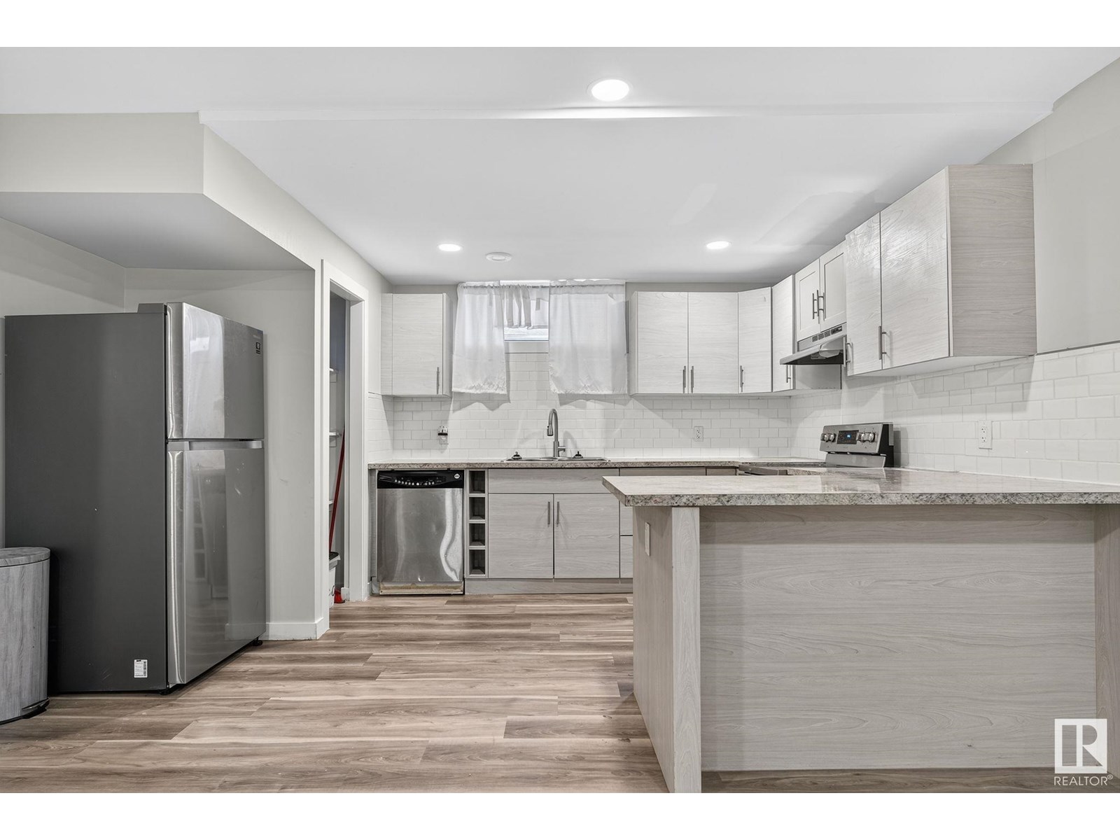Photo 41 of 9479 75 St Nw, Edmonton AB