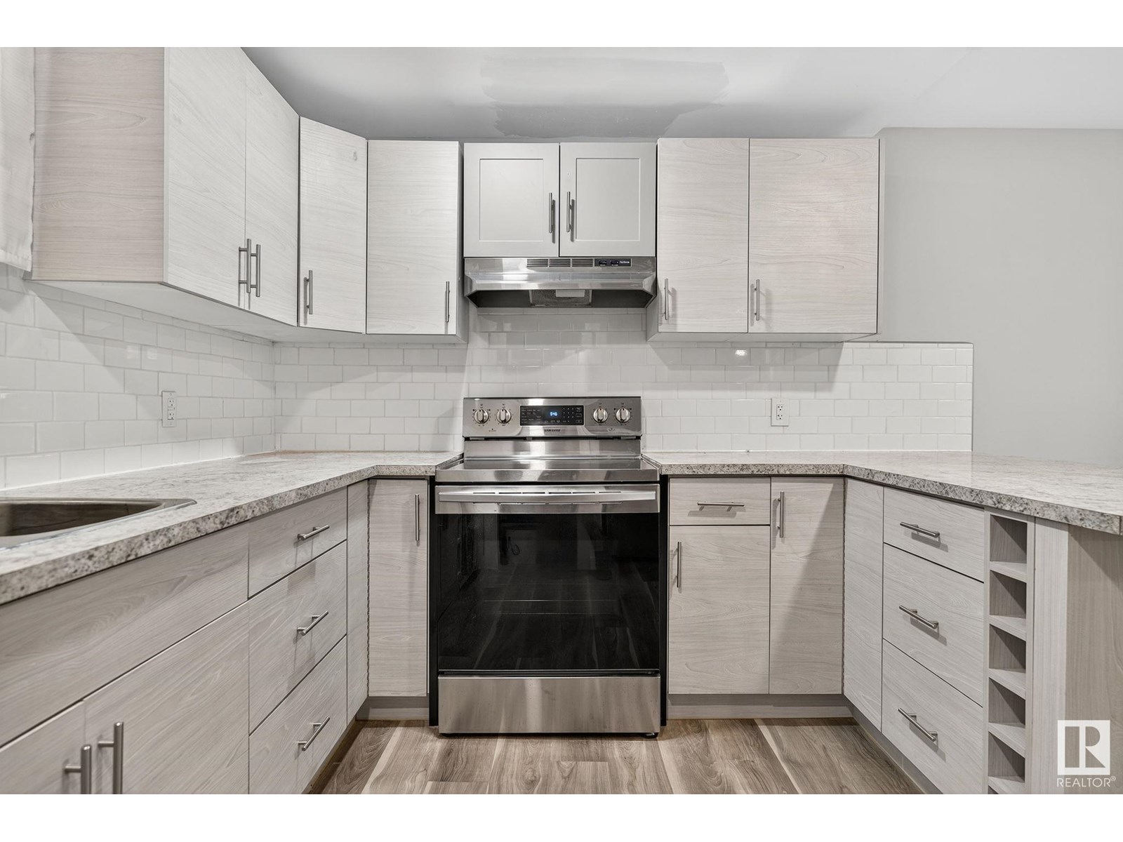 Photo 3 of 9479 75 St Nw, Edmonton AB