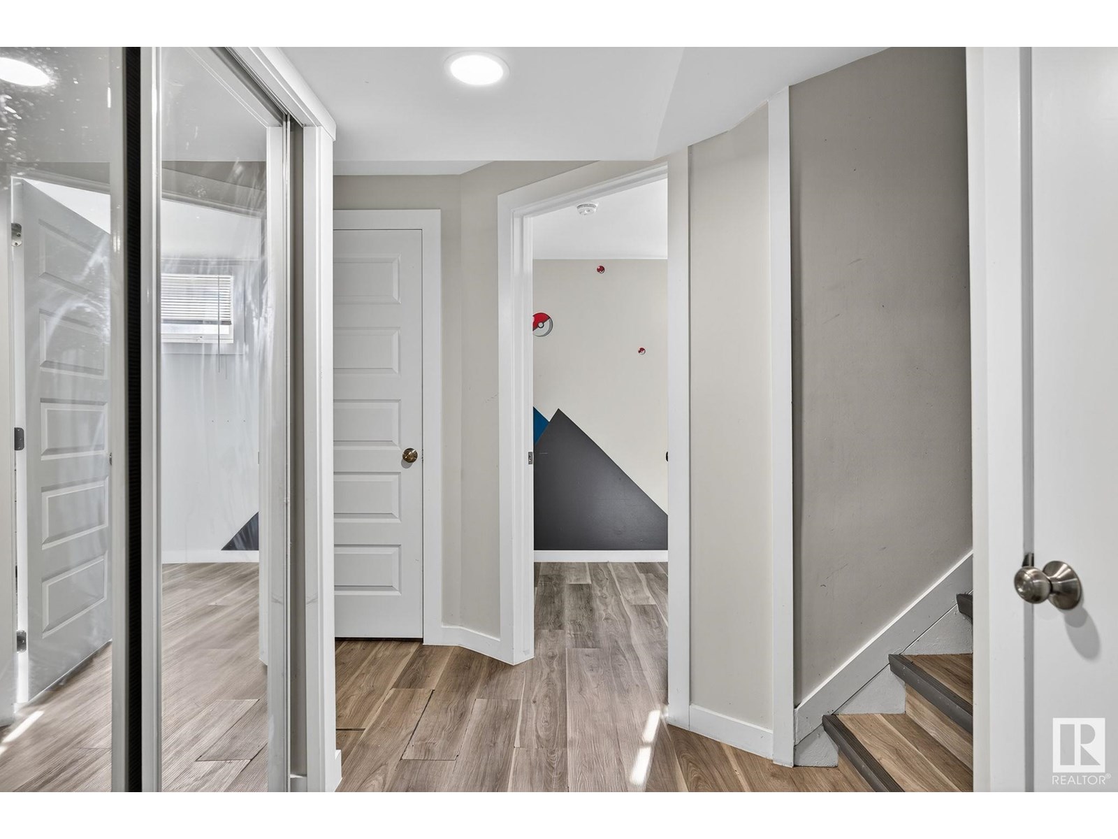 Photo 5 of 9479 75 St Nw, Edmonton AB