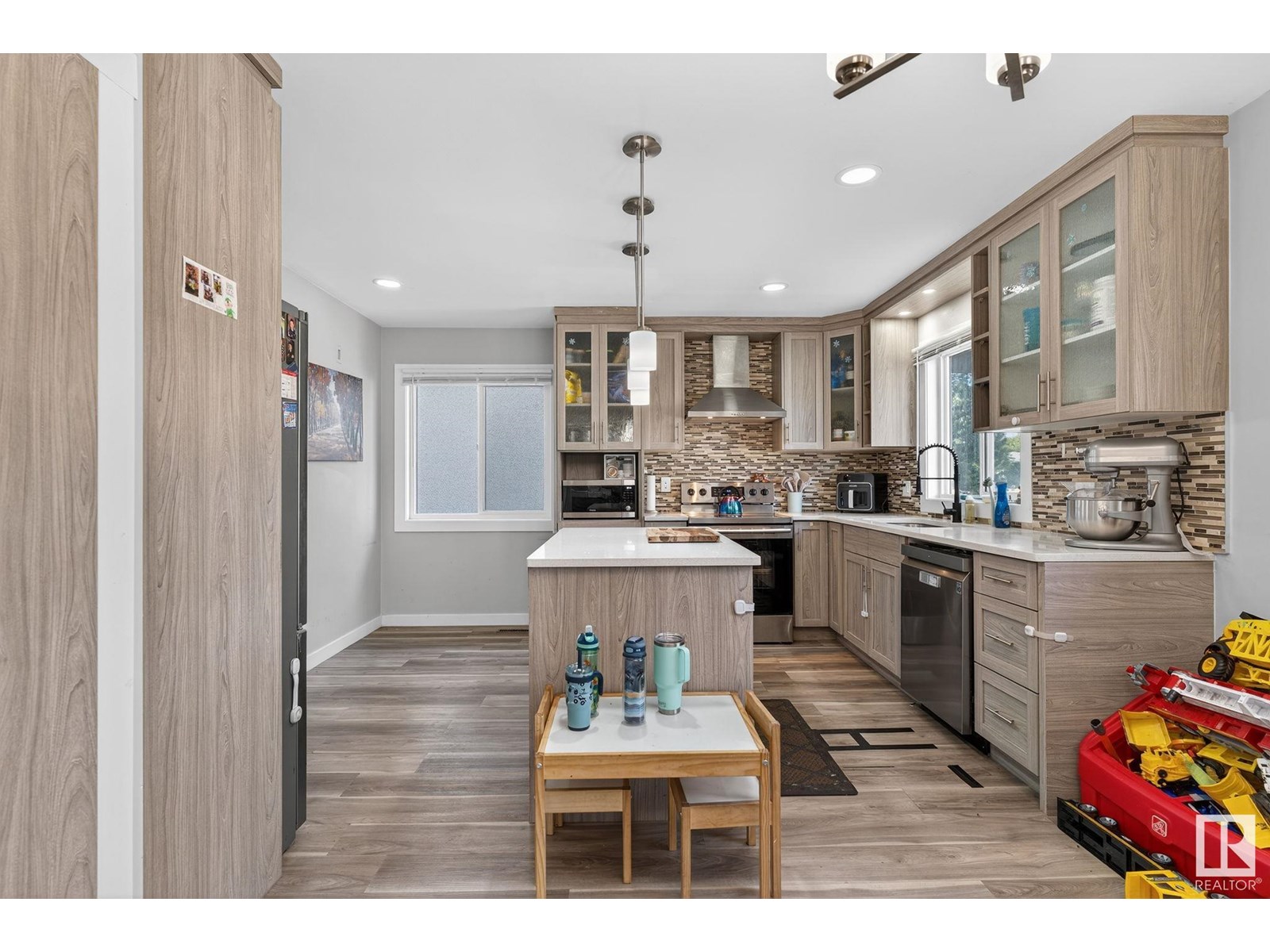 Photo 16 of 9479 75 St Nw, Edmonton AB