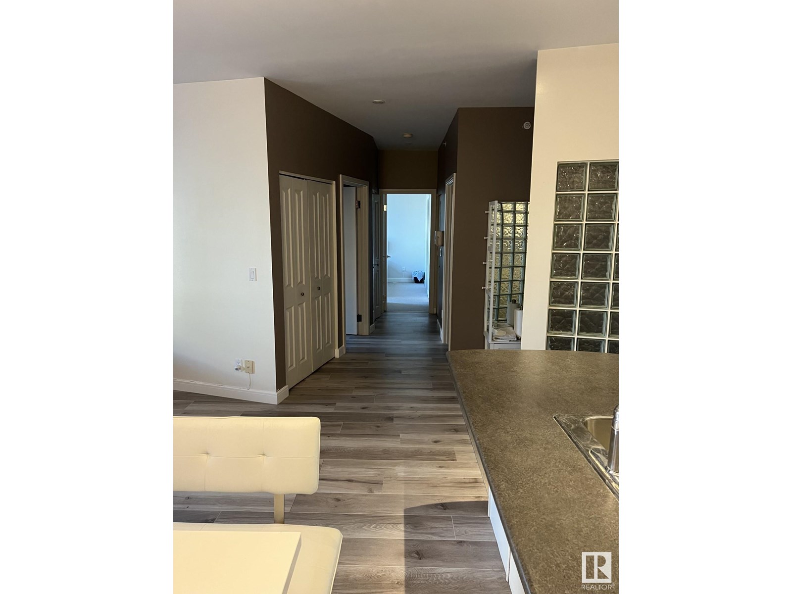 Photo 8 of 405 11415 100 Av Nw, Edmonton AB