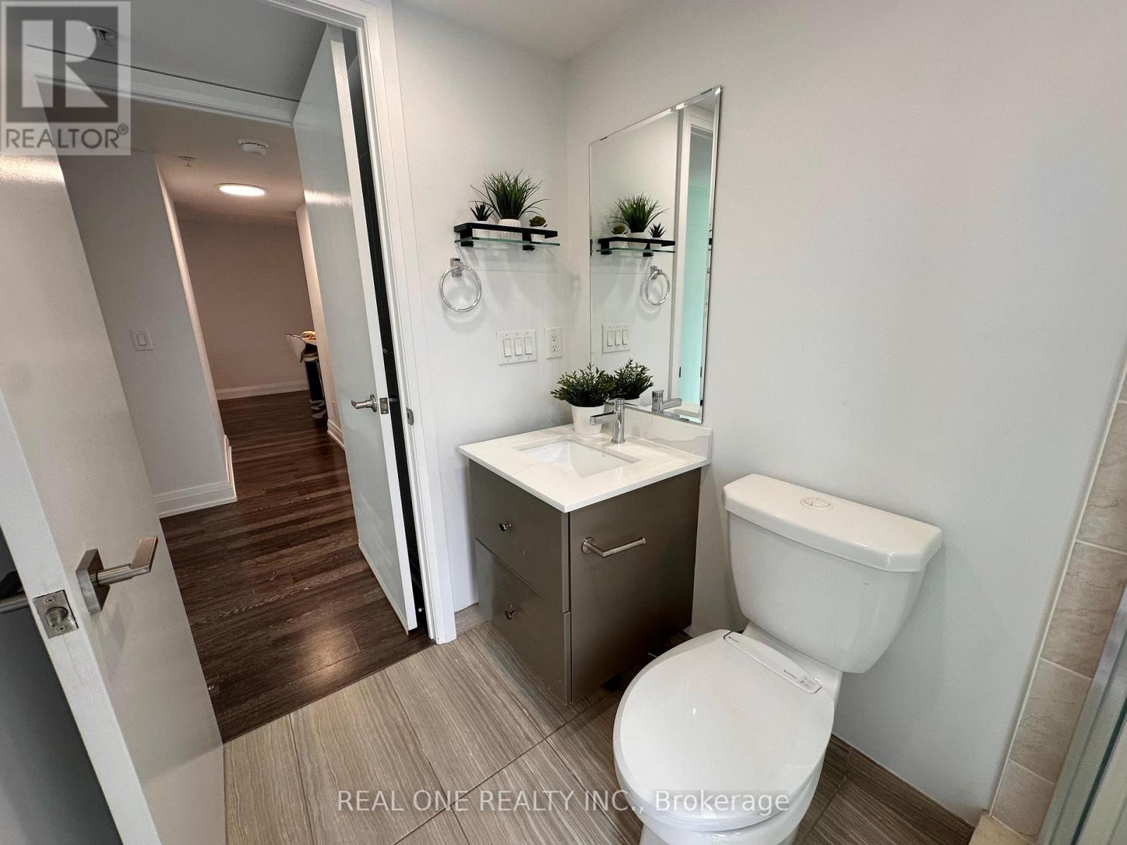 Photo 12 of 904 W 565 Wilson Avenue, Toronto ON