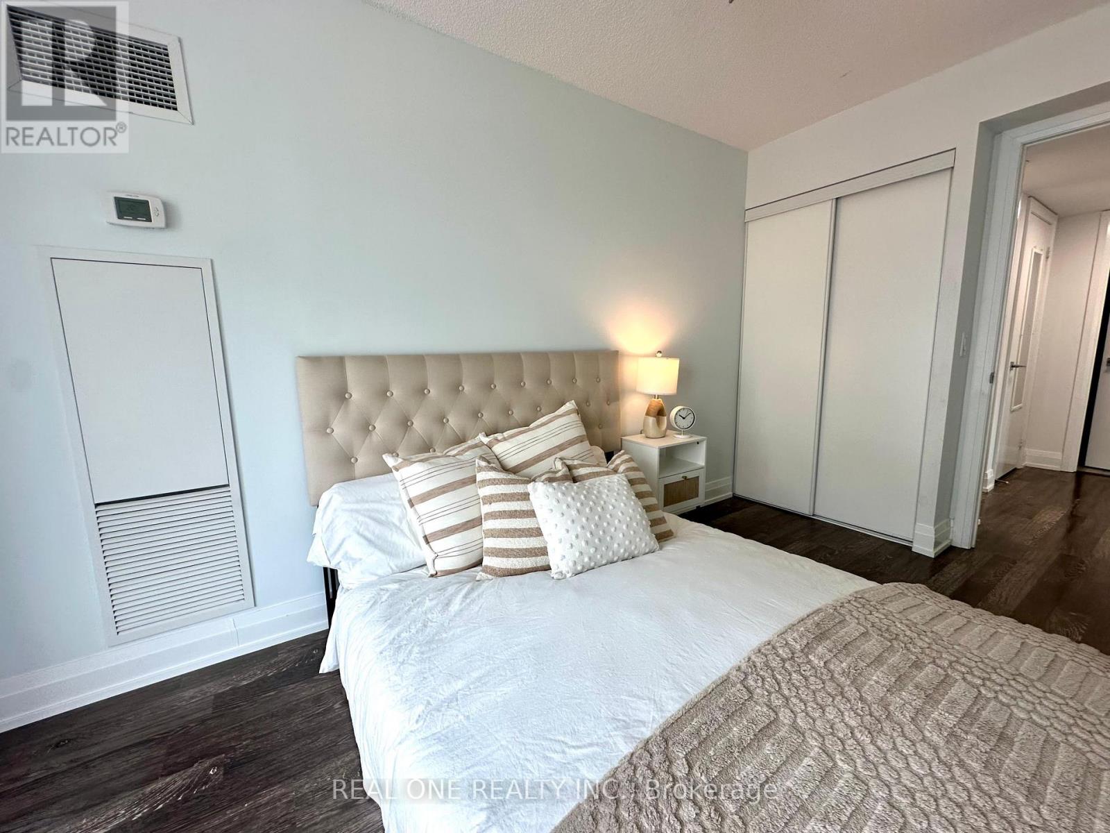 Photo 16 of 904 W 565 Wilson Avenue, Toronto ON