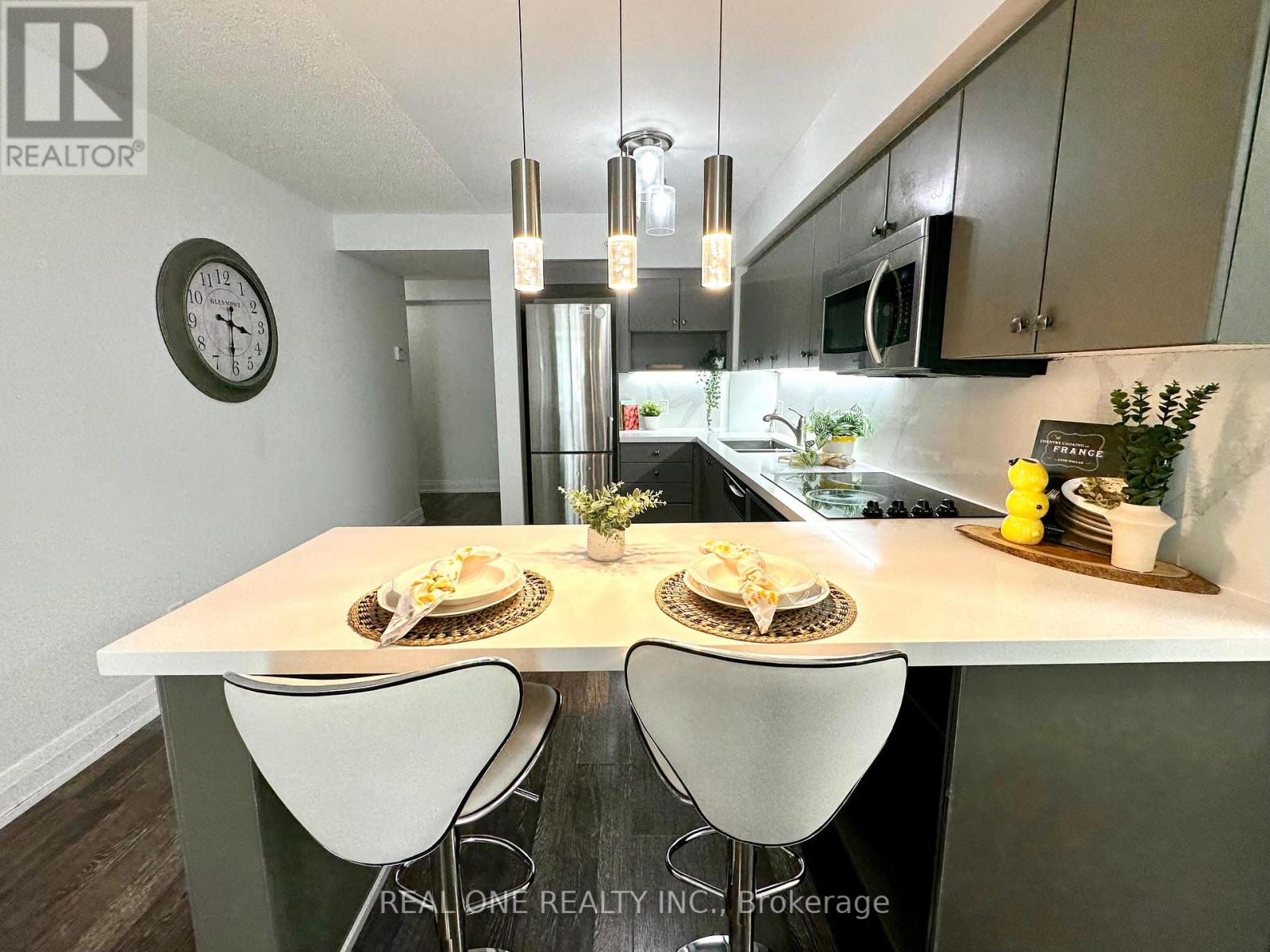Photo 21 of 904 W 565 Wilson Avenue, Toronto ON
