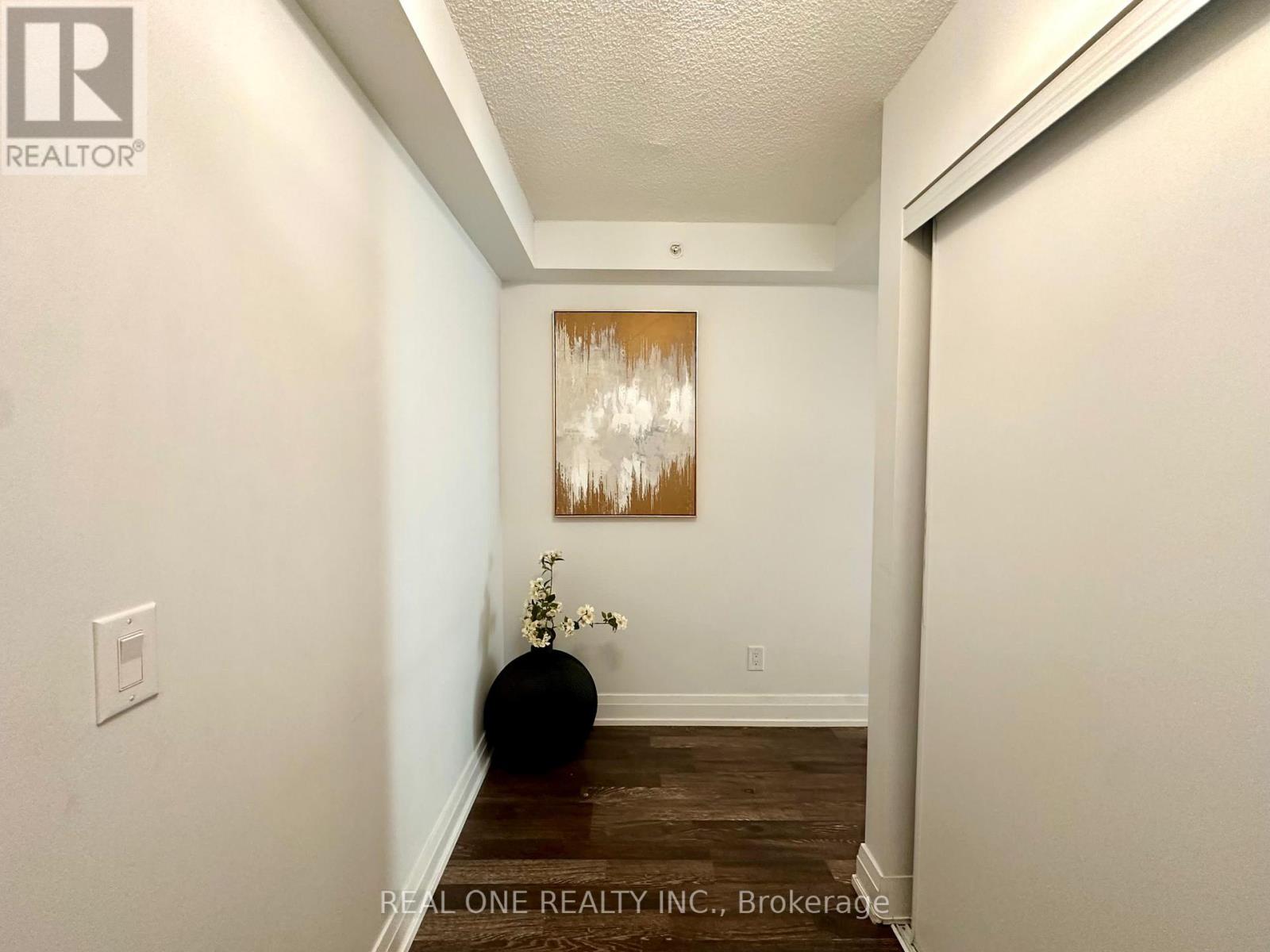 Photo 15 of 904 W 565 Wilson Avenue, Toronto ON
