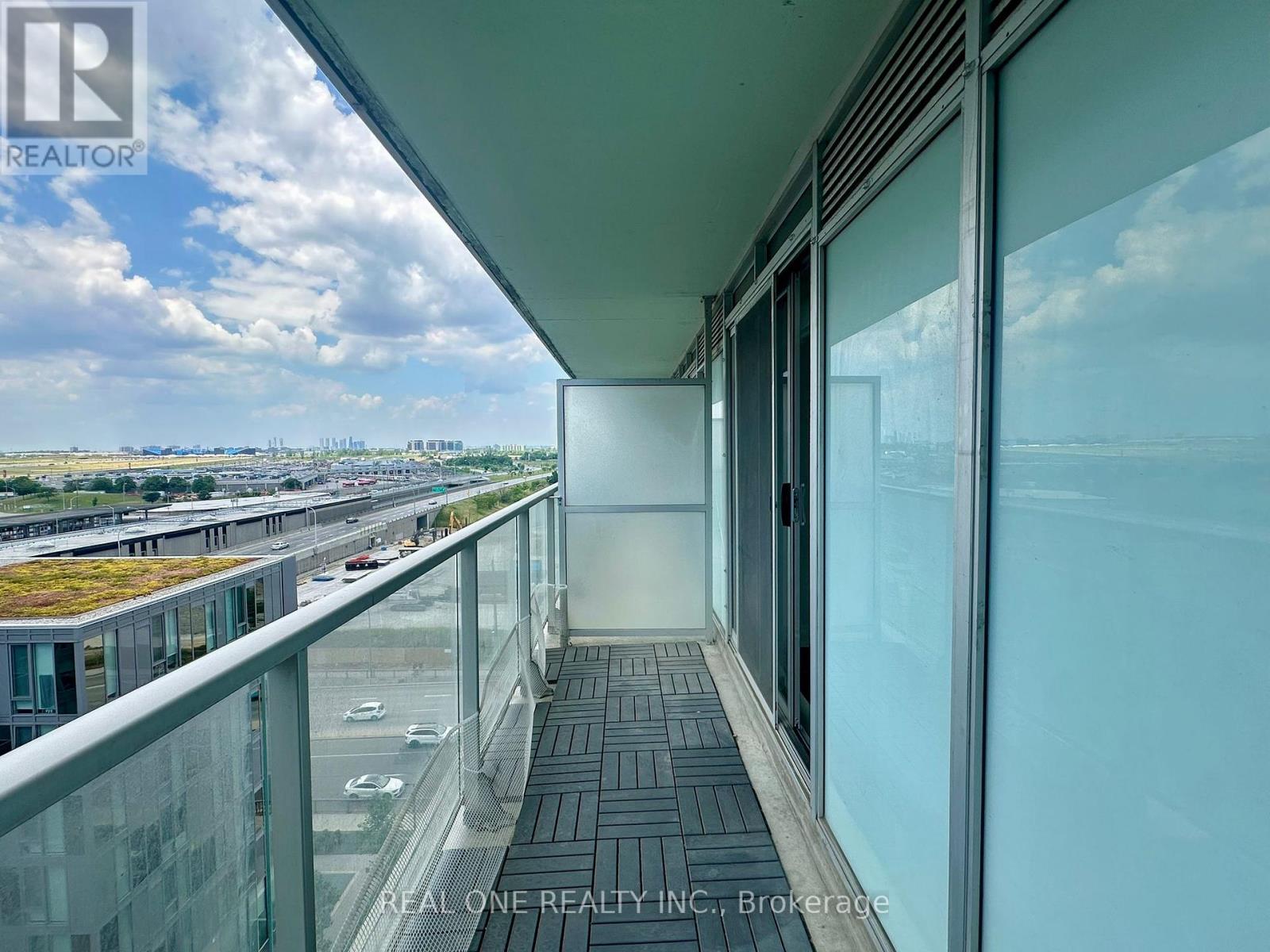 Photo 3 of 904 W 565 Wilson Avenue, Toronto ON