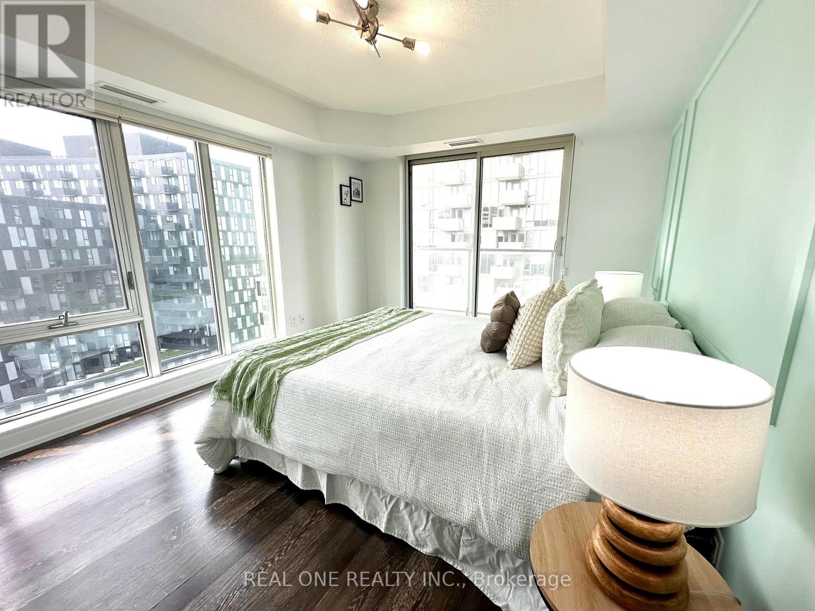 Photo 2 of 904 W 565 Wilson Avenue, Toronto ON