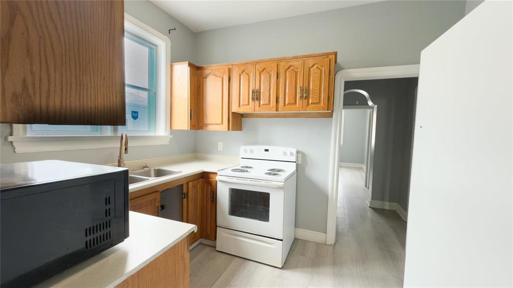 Photo 1 of 393 College Avenue, Winnipeg MB