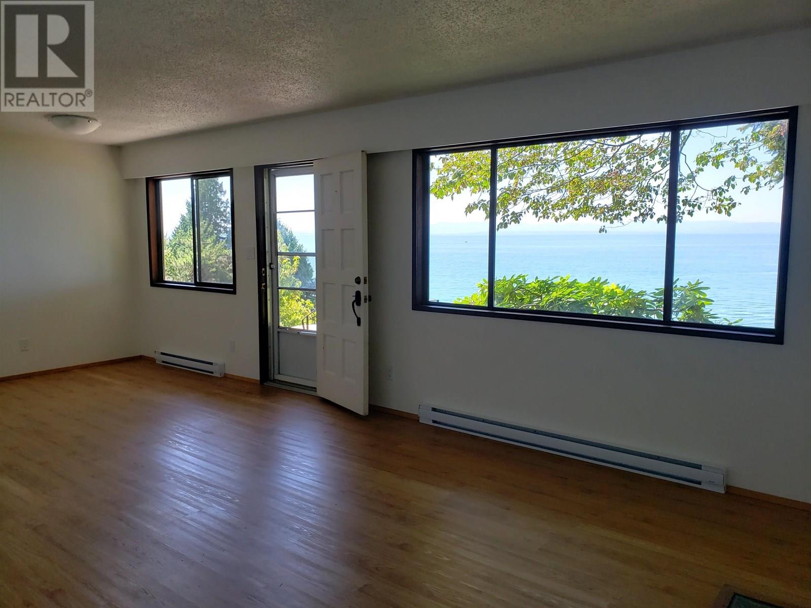 1714 OCEAN BEACH ESPLANADE, Gibsons