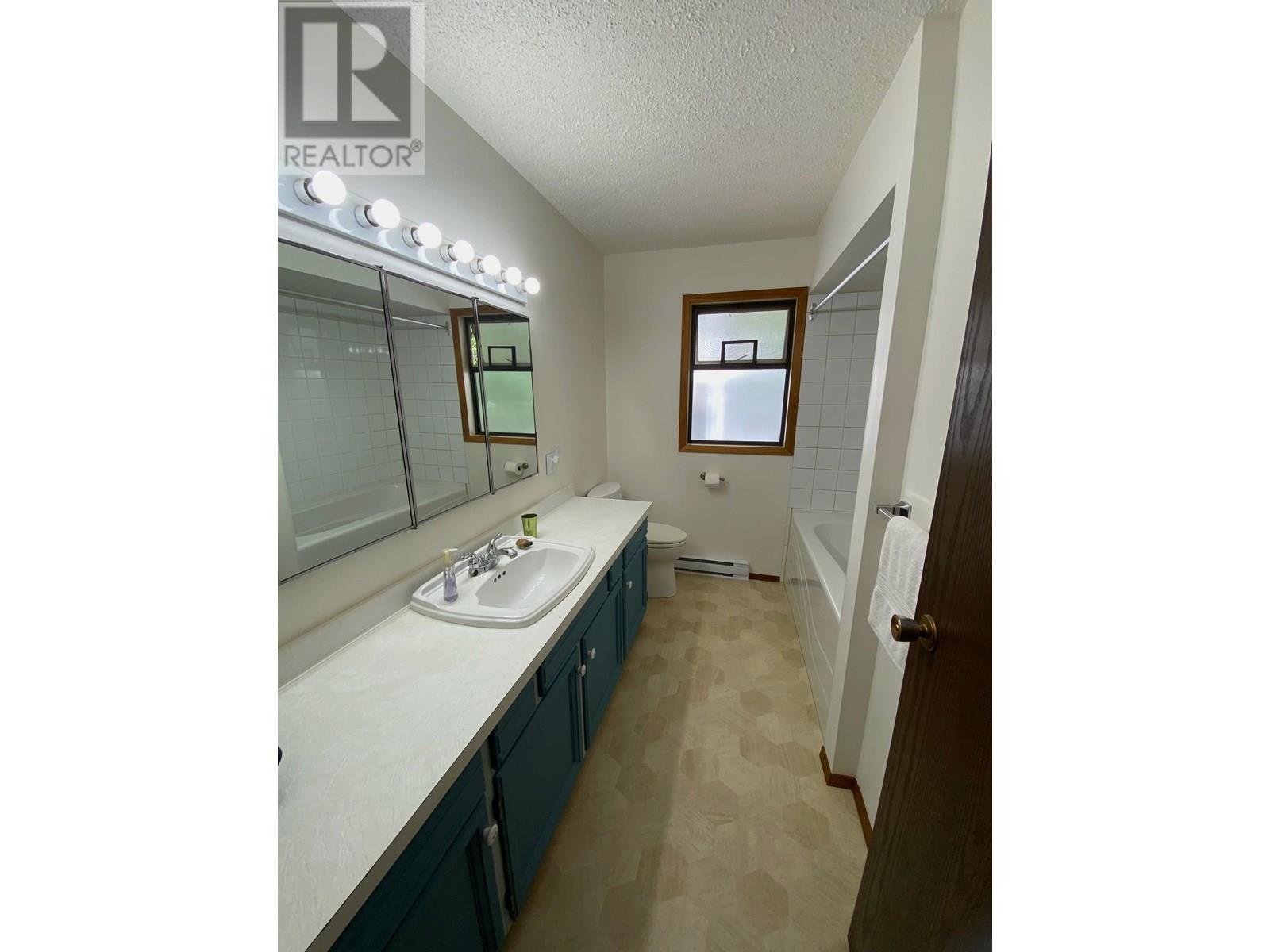 1714 OCEAN BEACH ESPLANADE, Gibsons