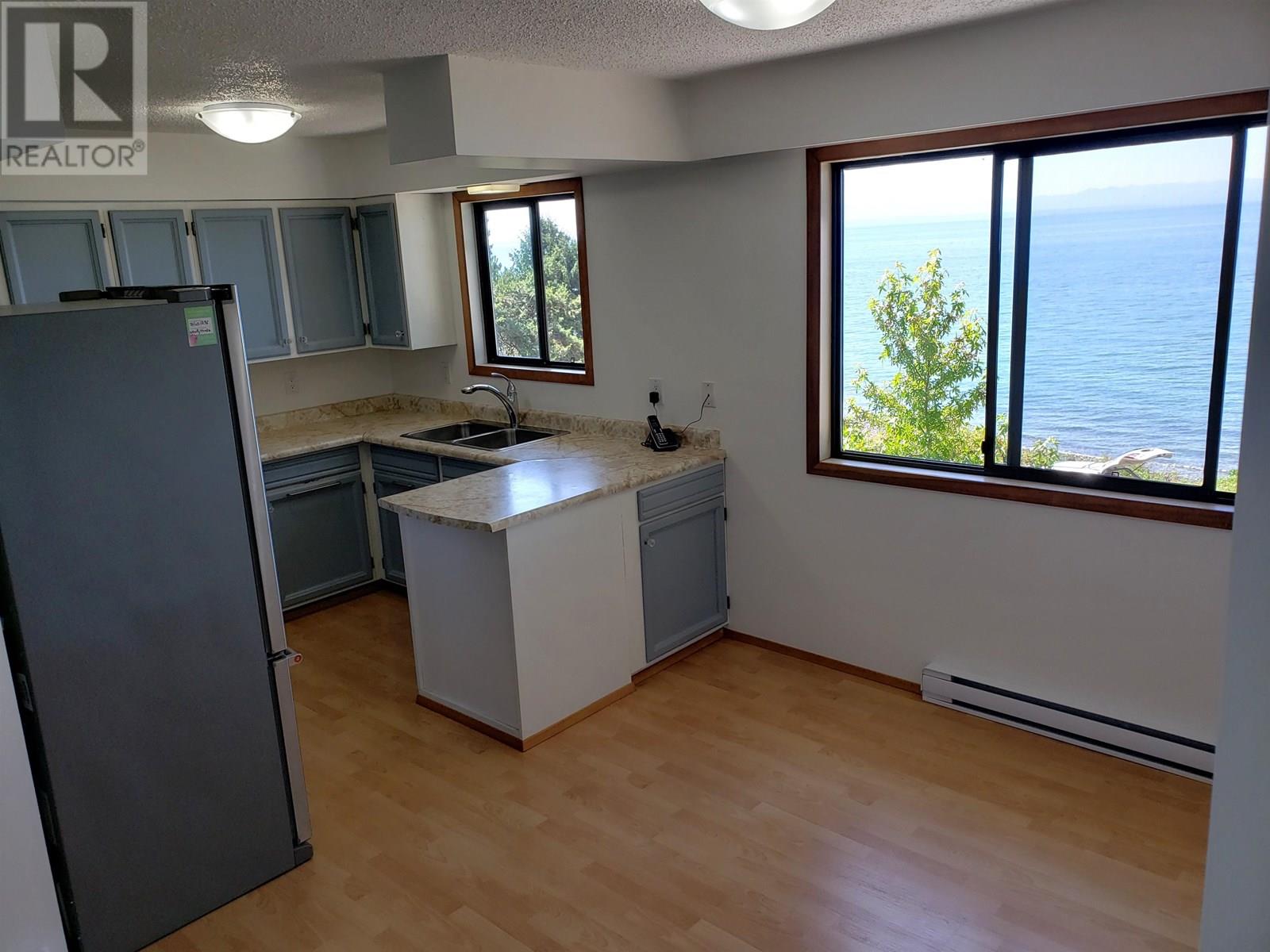 1714 OCEAN BEACH ESPLANADE, Gibsons