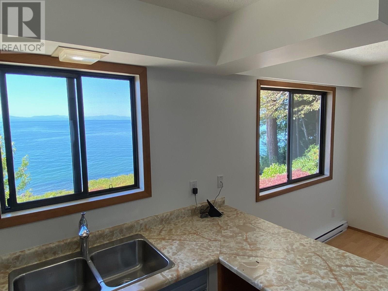 1714 OCEAN BEACH ESPLANADE, Gibsons