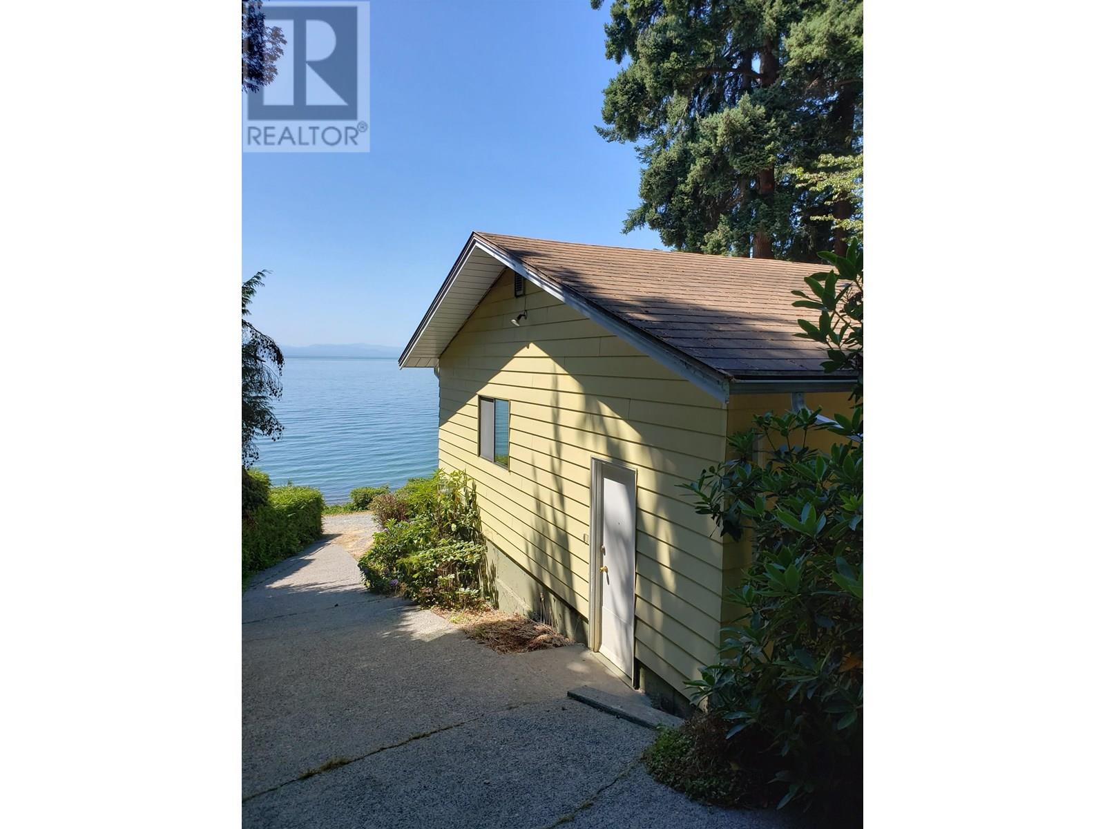 1714 OCEAN BEACH ESPLANADE, Gibsons