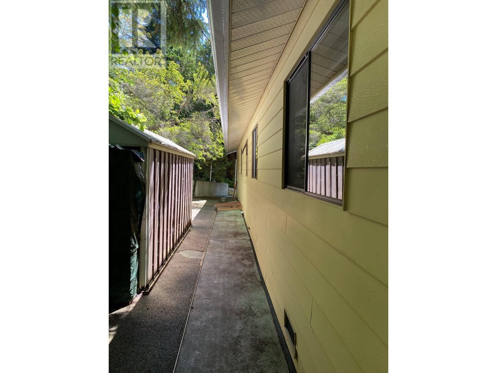 1714 OCEAN BEACH ESPLANADE, Gibsons