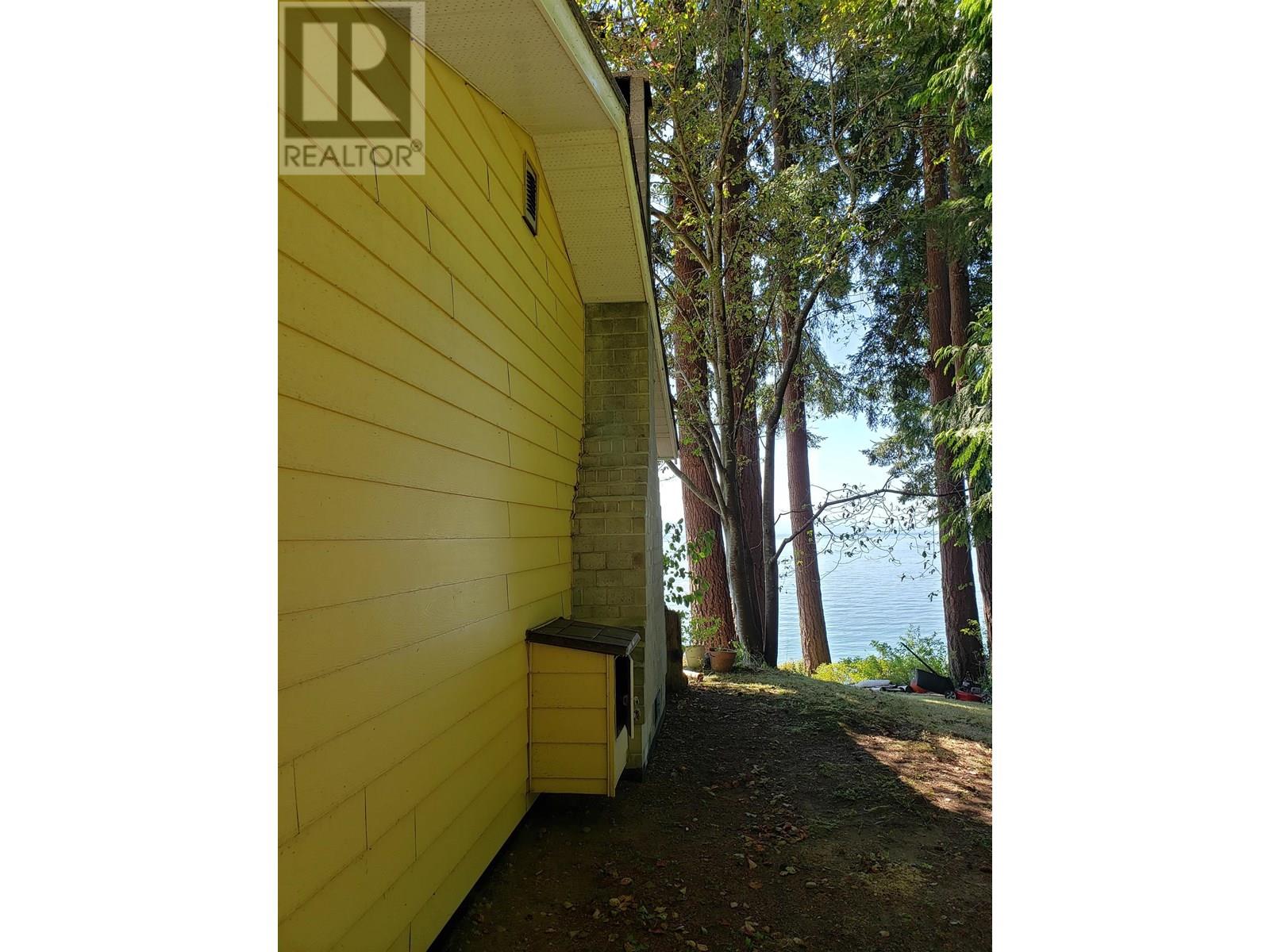1714 OCEAN BEACH ESPLANADE, Gibsons