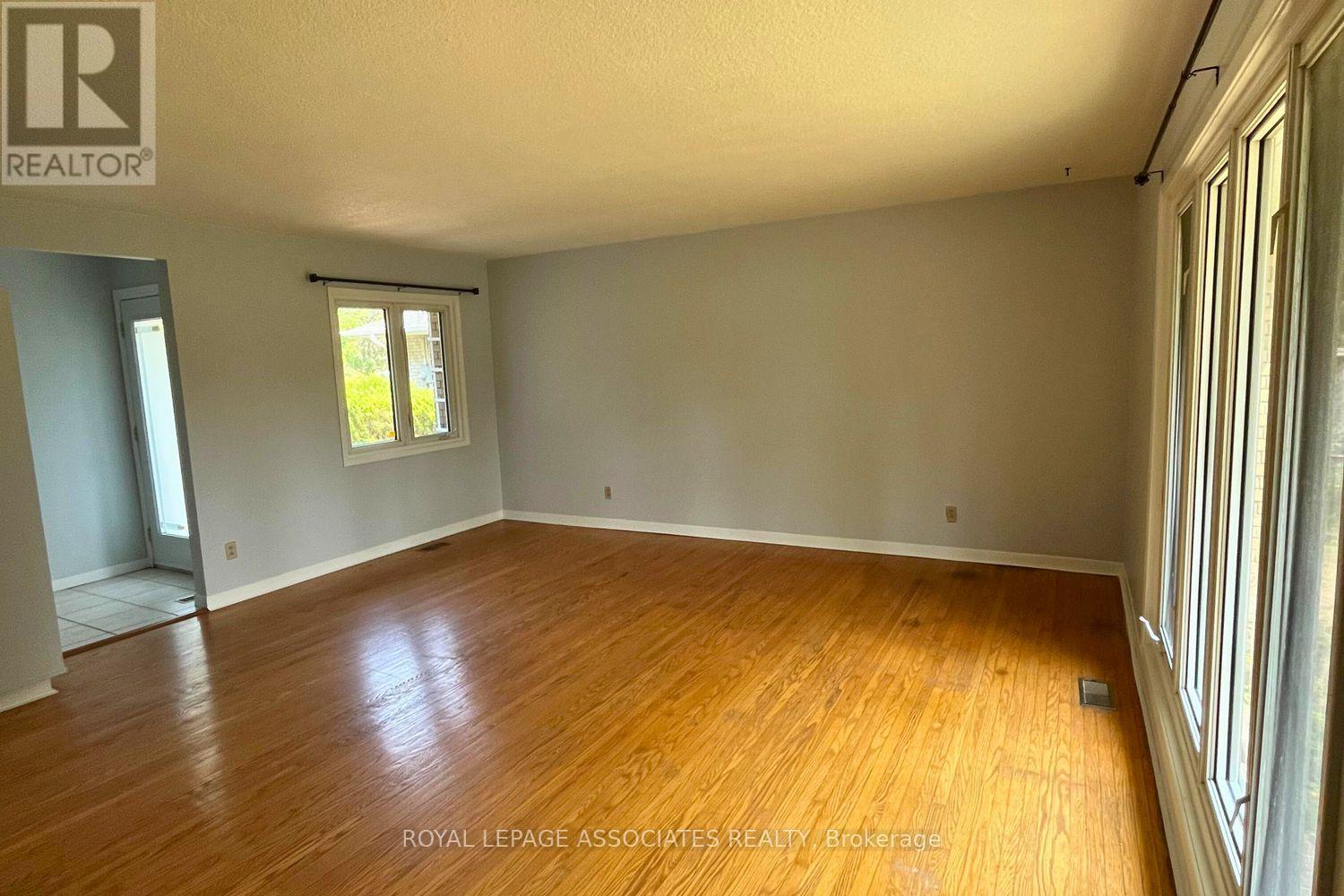 Photo 10 of Main 98 Wigmore Drive, Toronto ON