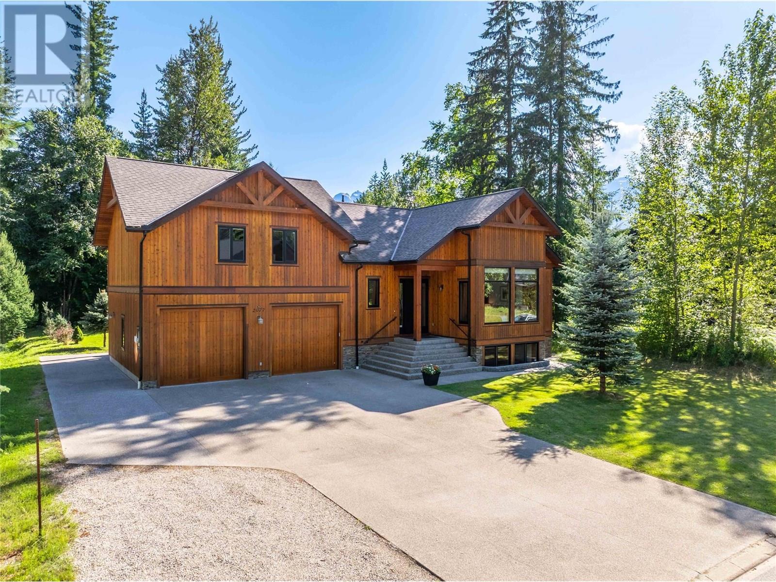 2077 Mountain Gate Road, Revelstoke