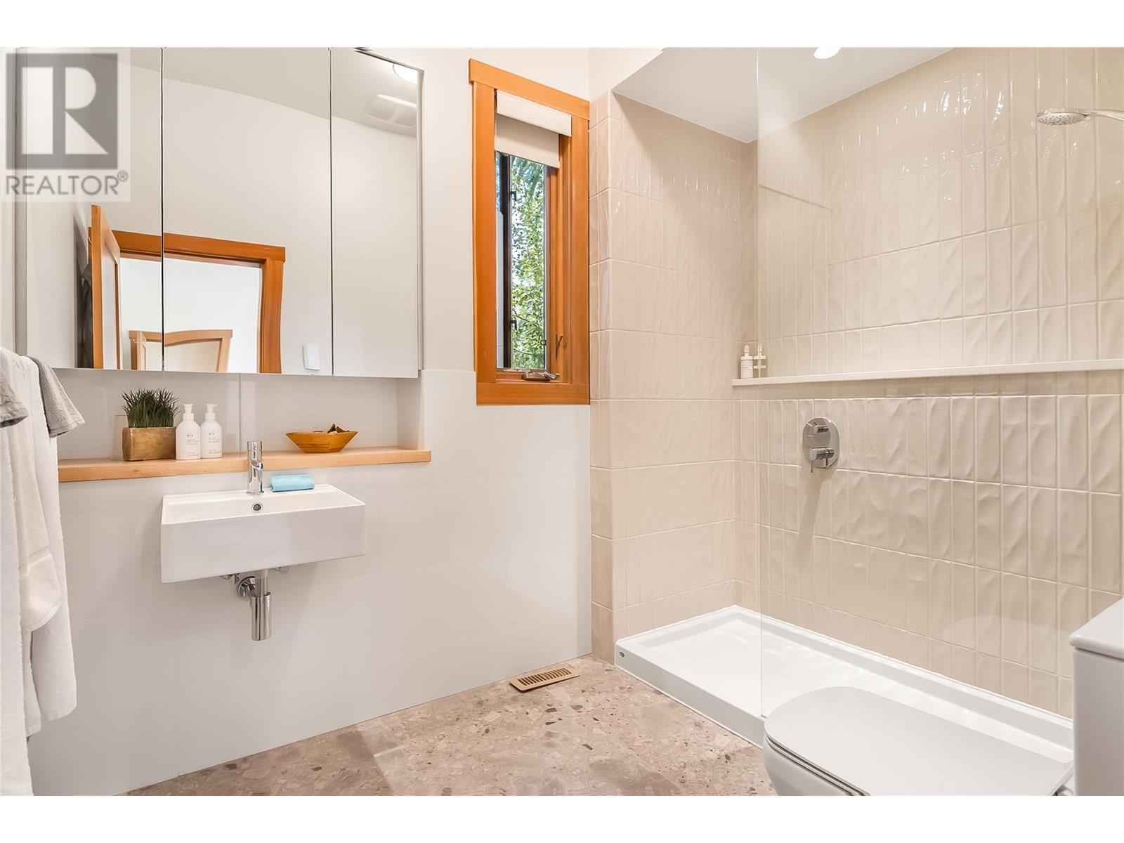 2077 Mountain Gate Road, Revelstoke