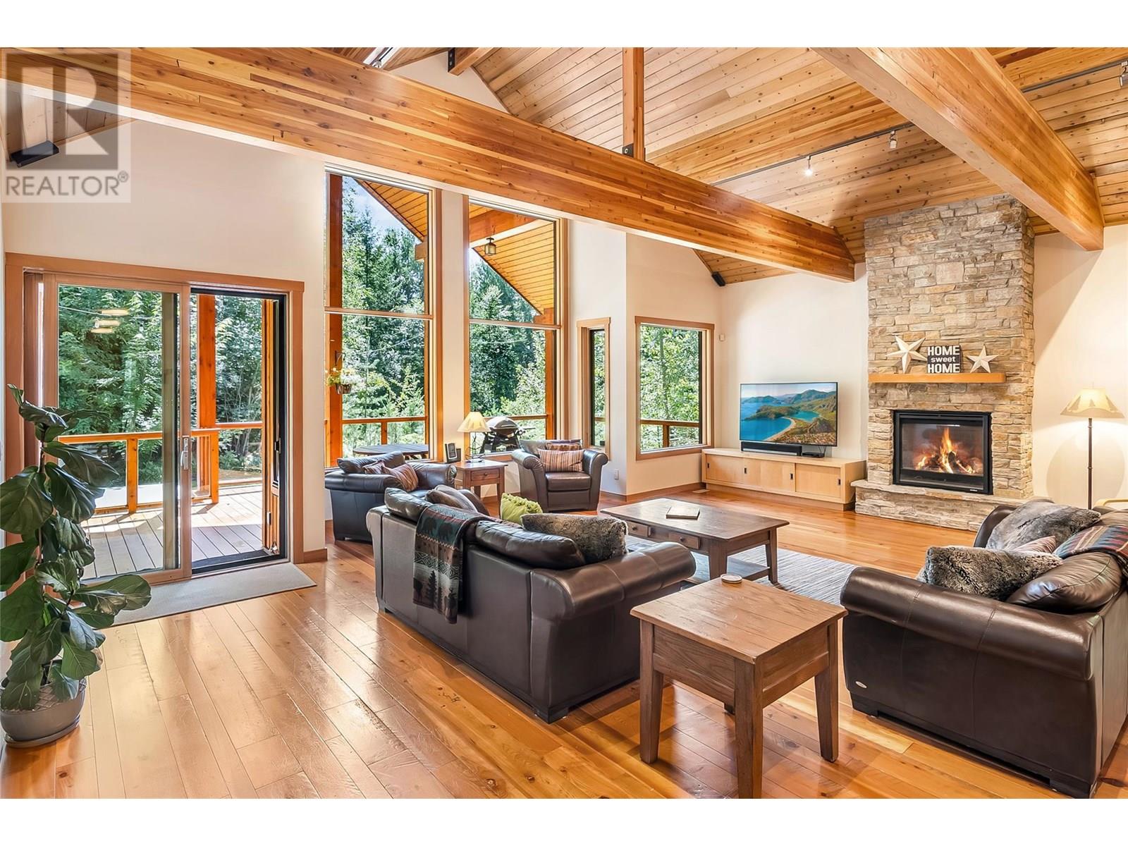 2077 Mountain Gate Road, Revelstoke
