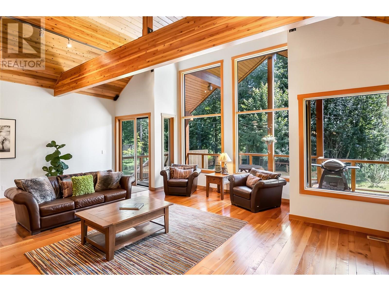 2077 Mountain Gate Road, Revelstoke