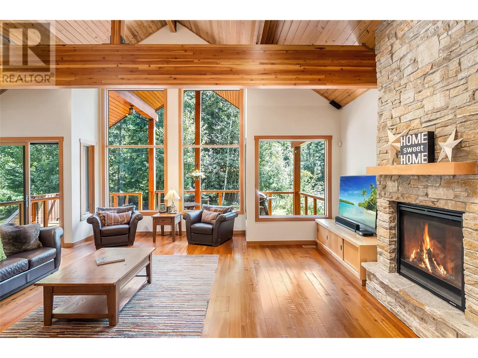 2077 Mountain Gate Road, Revelstoke
