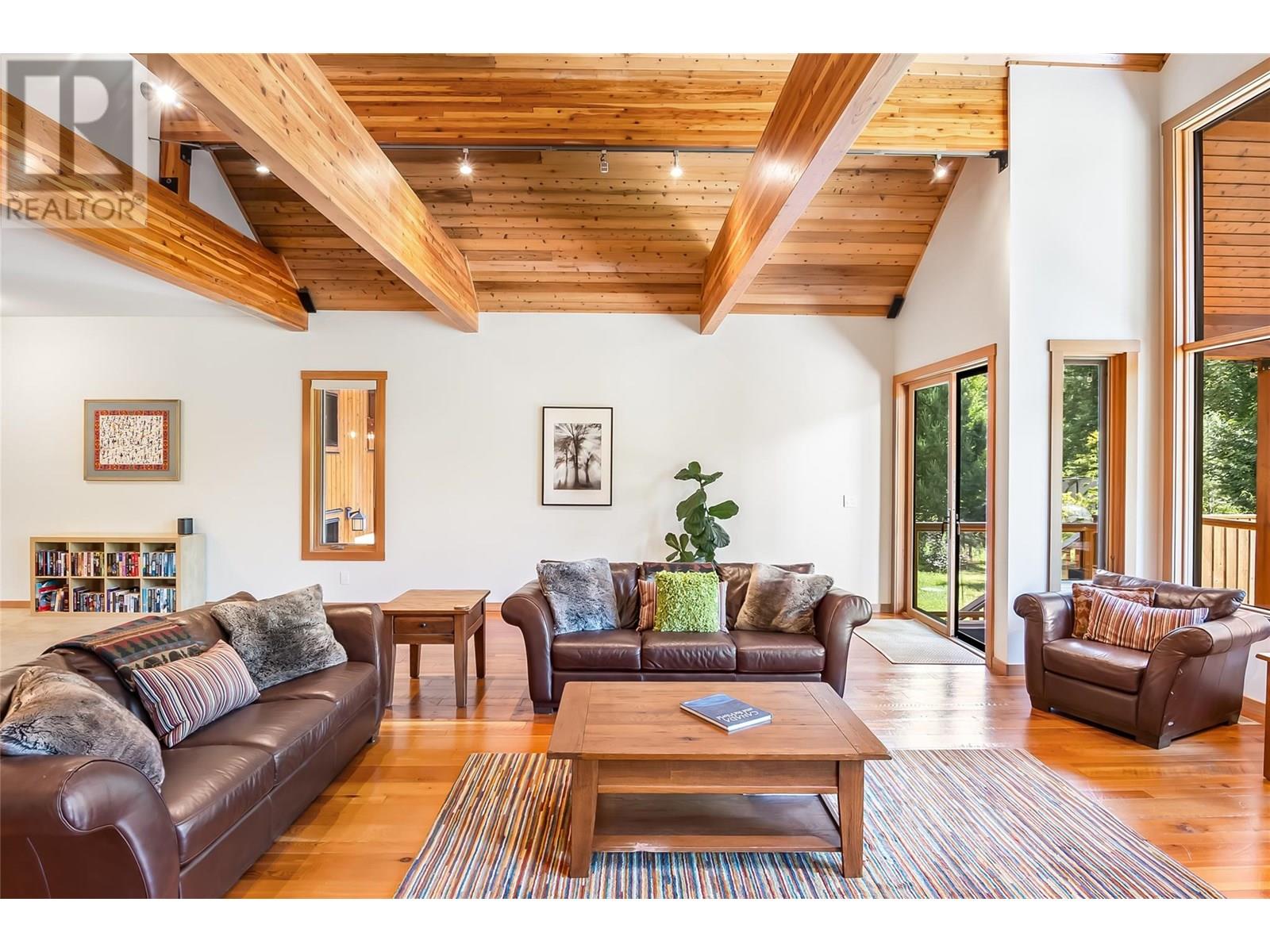2077 Mountain Gate Road, Revelstoke