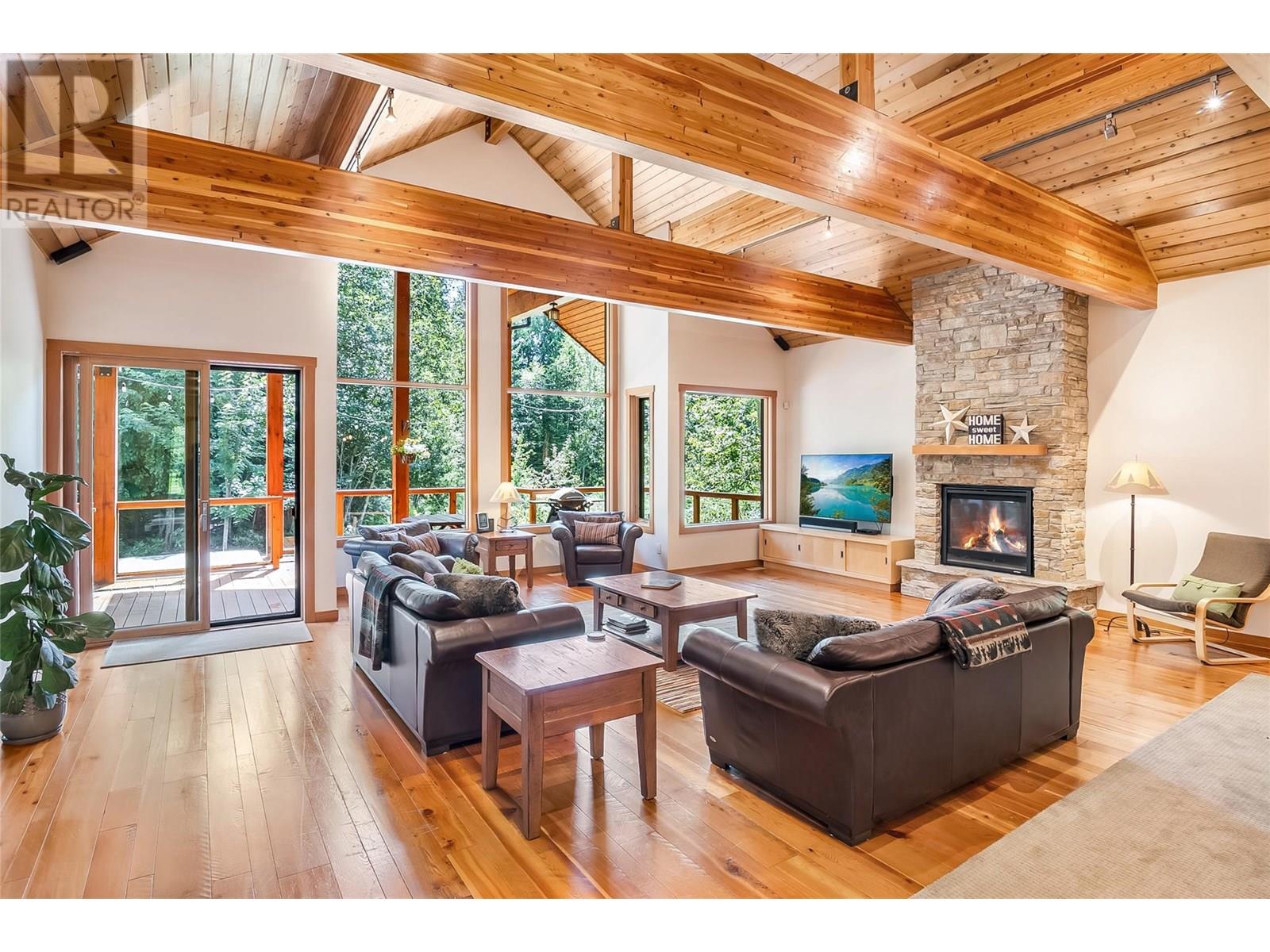 2077 Mountain Gate Road, Revelstoke