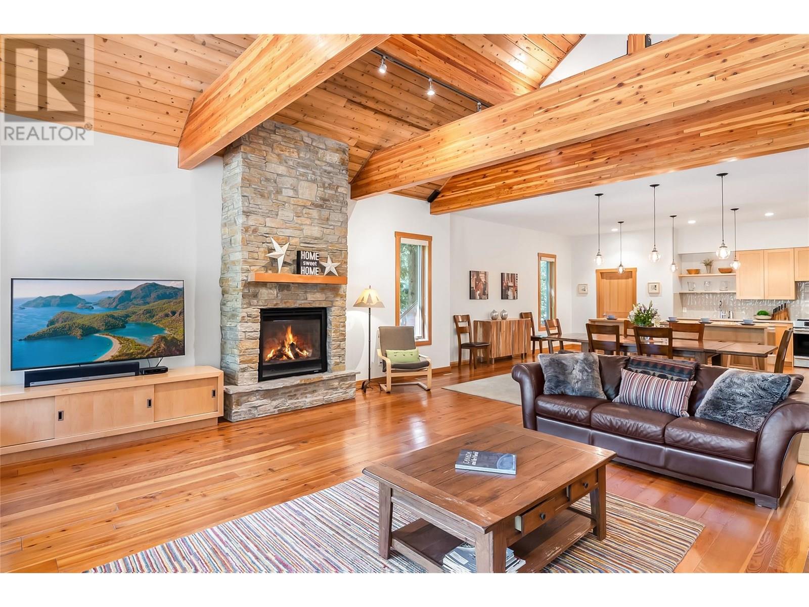 2077 Mountain Gate Road, Revelstoke