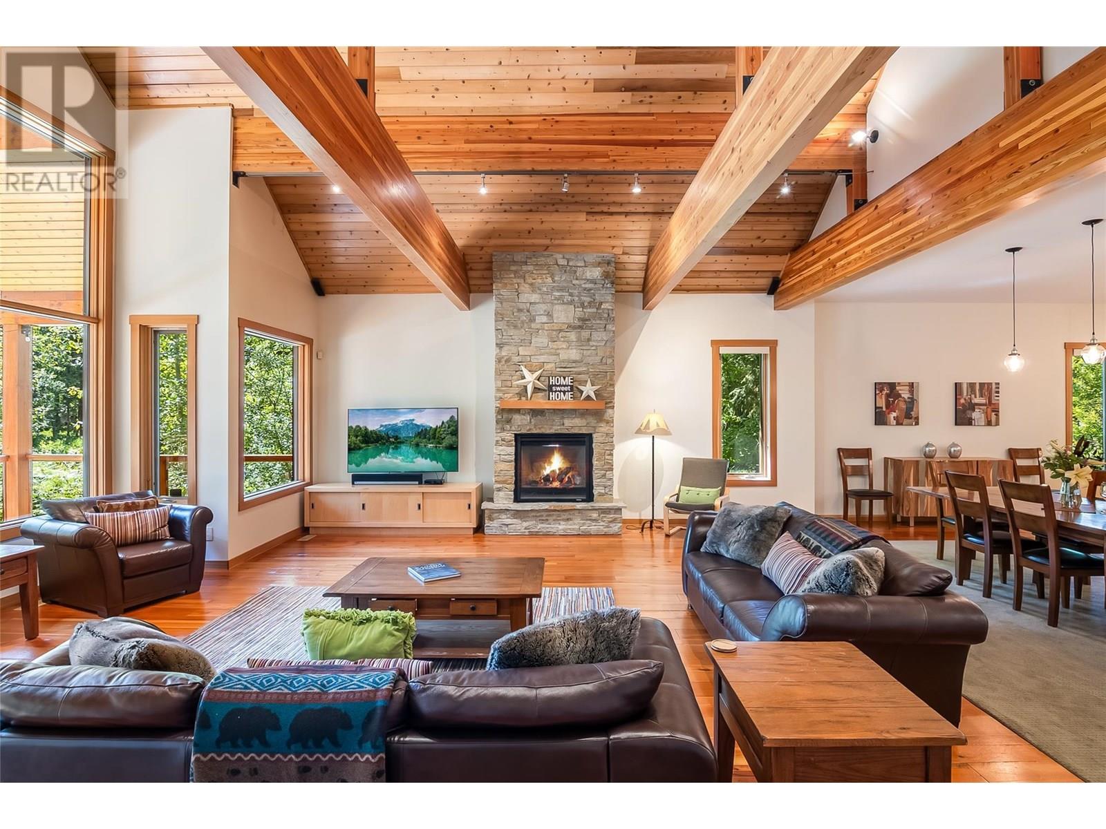 2077 Mountain Gate Road, Revelstoke