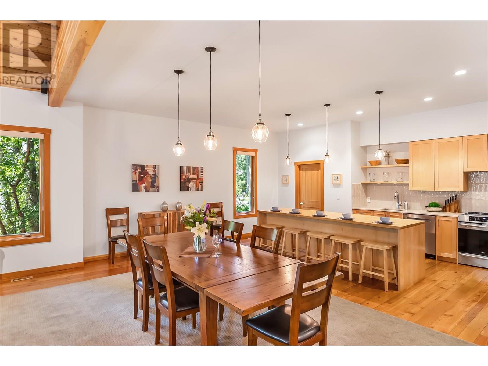 2077 Mountain Gate Road, Revelstoke