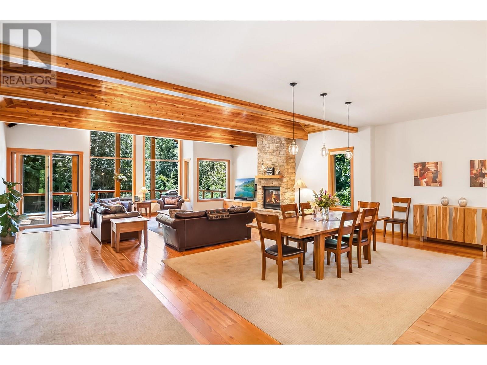 2077 Mountain Gate Road, Revelstoke