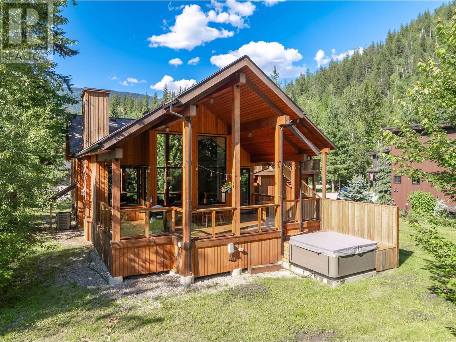 2077 Mountain Gate Road, Revelstoke