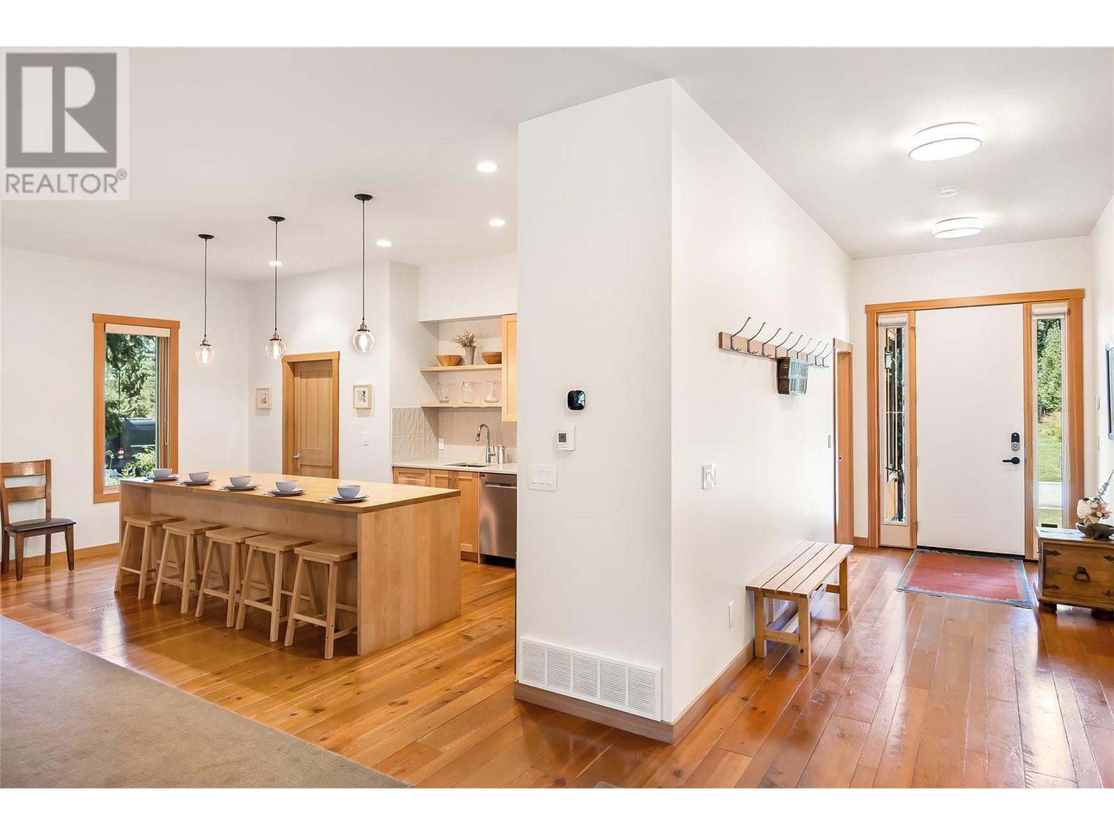 2077 Mountain Gate Road, Revelstoke
